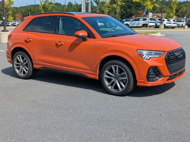 Used 2023 Audi Q3 2.0T Premium AWD/4WD image 2