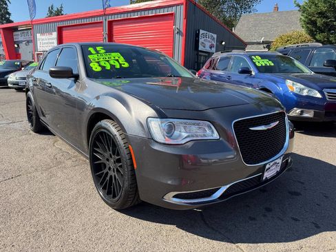 Used 2015 Chrysler 300 Limited image 3