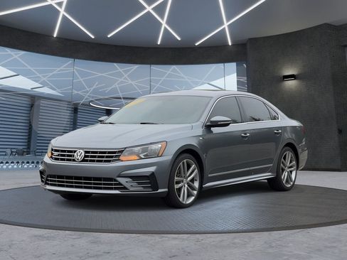 Used 2017 Volkswagen Passat 1.8T R-Line FWD image 2