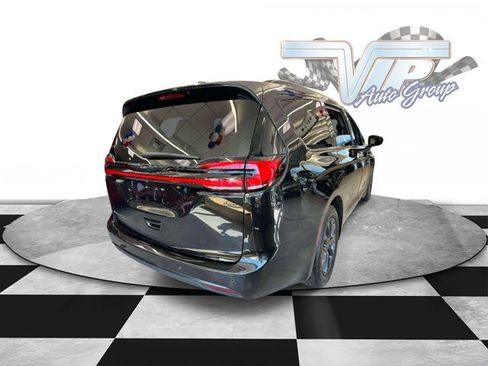 Certified 2021 Chrysler Pacifica Touring-L w/ S Appearance Package FWD image 4