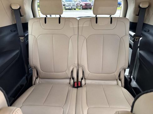 Used 2022 Jeep Grand Cherokee L Limited w/ Luxury Tech Group II AWD/4WD image 17