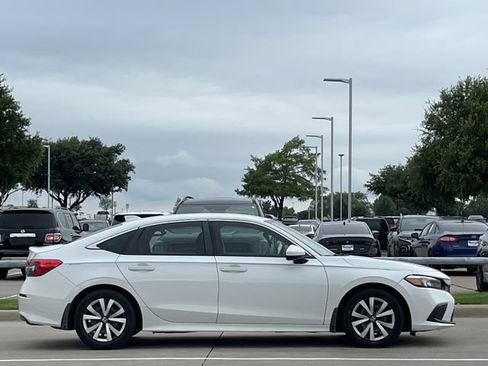 Used 2022 Honda Civic LX image 3