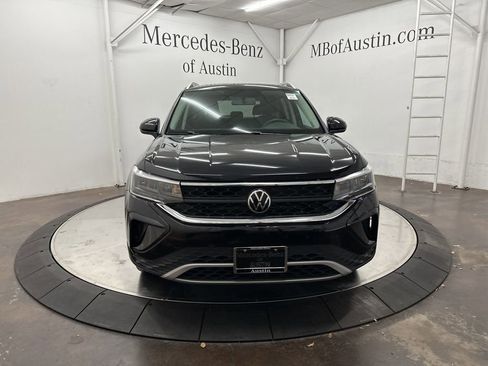 Used 2022 Volkswagen Taos SE image 2