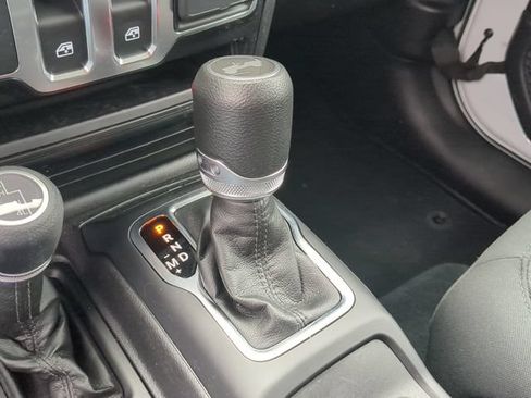 Used 2022 Jeep Wrangler Sport AWD/4WD image 12