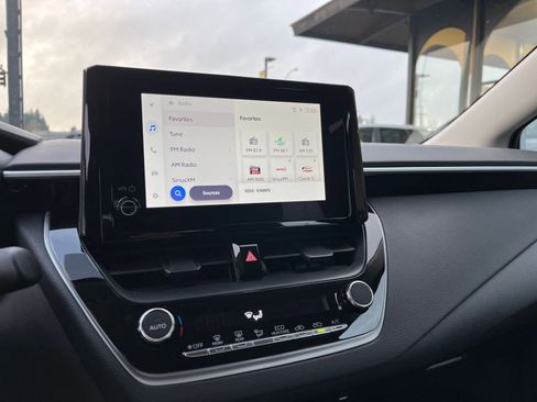 Used 2025 Toyota Corolla LE image 21