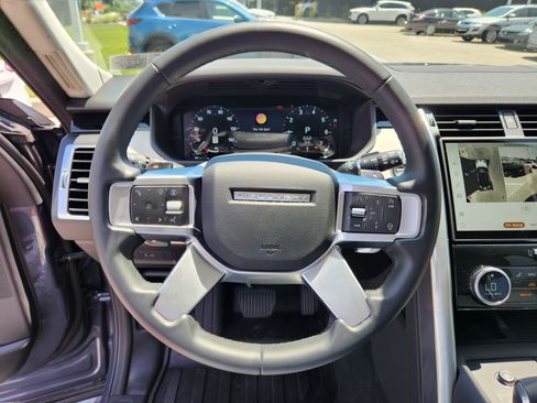 Used 2025 Land Rover Discovery S AWD/4WD image 18