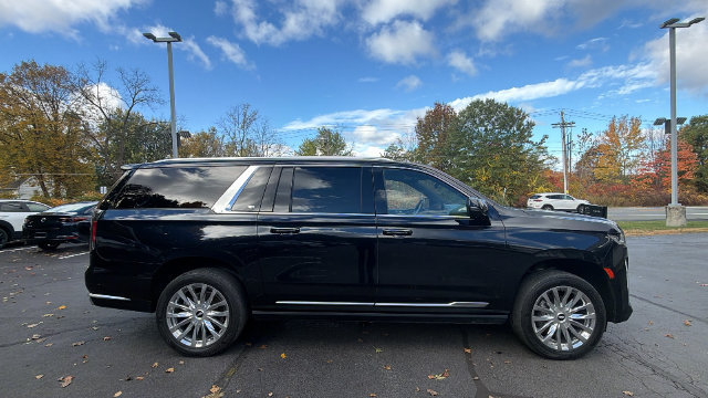 Used 2022 Cadillac Escalade ESV Premium Luxury w/ Performance Package AWD/4WD image 4