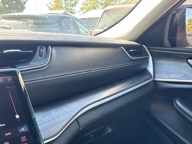 Used 2023 Jeep Grand Cherokee Limited w/ Black Appearance Package RWD image 28
