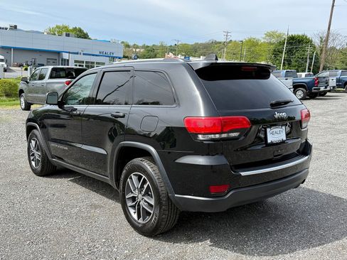 Used 2017 Jeep Grand Cherokee Limited RWD image 4