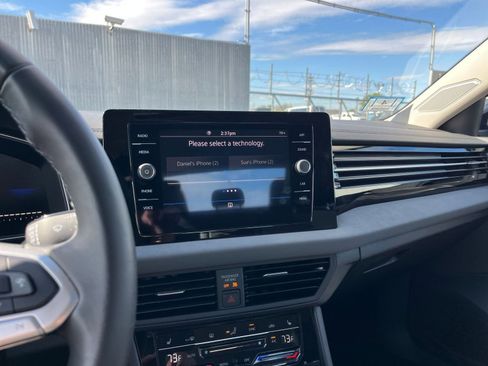 Used 2025 Volkswagen Jetta SE image 21