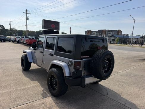 Used 2014 Jeep Wrangler Unlimited Sahara w/ Connectivity Group AWD/4WD image 6
