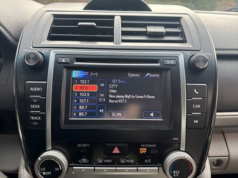 Used 2013 Toyota Camry L image 23