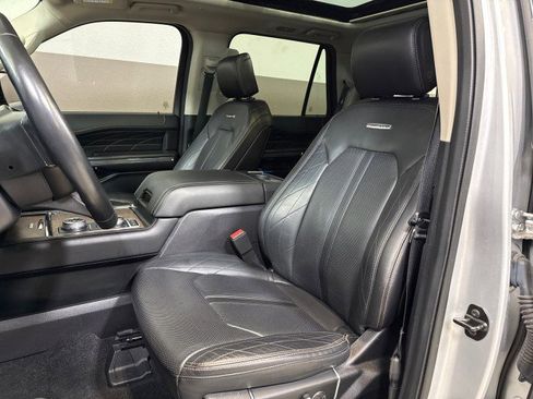 Used 2018 Ford Expedition Platinum image 16