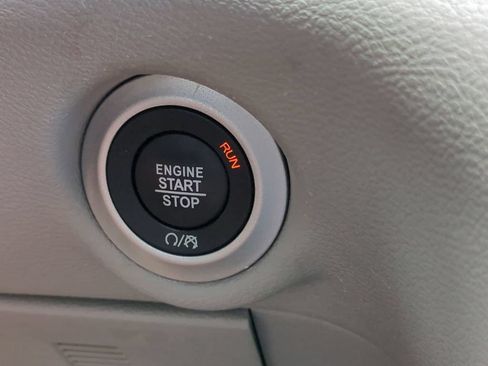 Used 2023 Chrysler Pacifica Touring-L FWD image 29