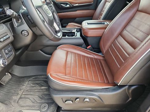 Used 2024 GMC Yukon XL Denali Ultimate AWD/4WD image 8