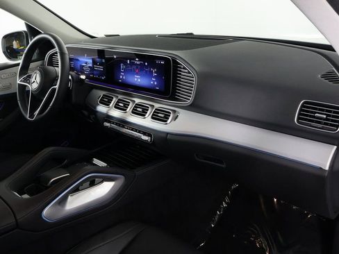 Used 2024 Mercedes-Benz GLE 450 4MATIC w/ Winter Package image 9
