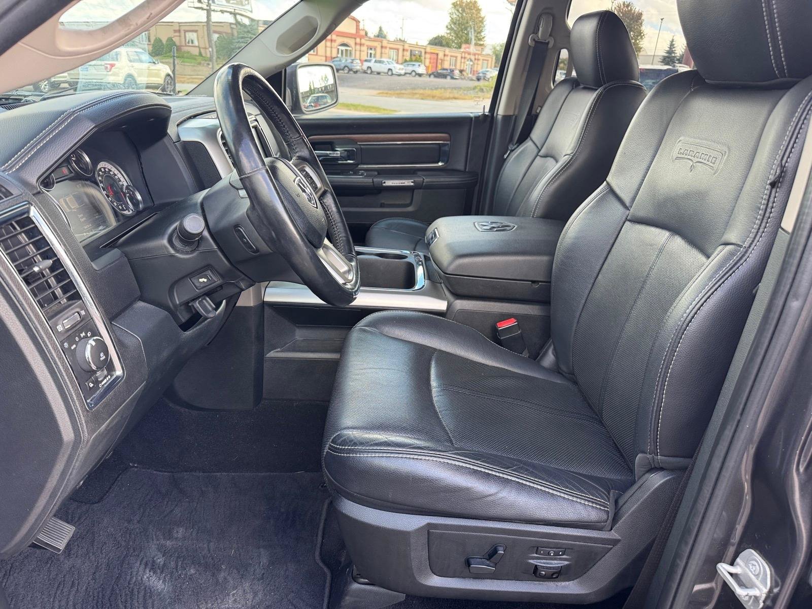 Used 2017 RAM 1500 Laramie w/ Convenience Group AWD/4WD image 6