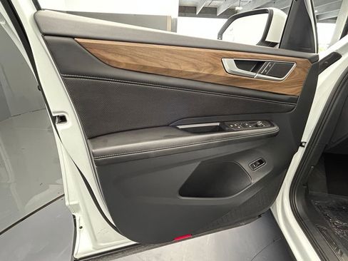 Used 2024 Volkswagen Atlas SE FWD image 11