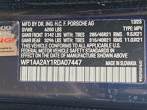 Used 2024 Porsche Cayenne image 32