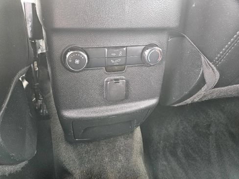 Used 2017 Ford Explorer XLT w/ Equipment Group 202A AWD/4WD image 18