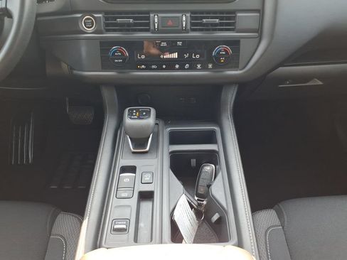 Used 2023 Nissan Pathfinder S FWD image 11