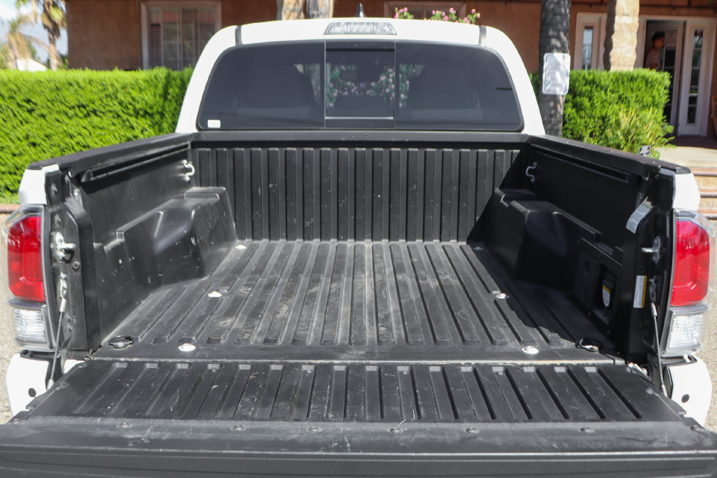 Used 2021 Toyota Tacoma TRD Off-Road w/ Technology Package AWD/4WD image 8