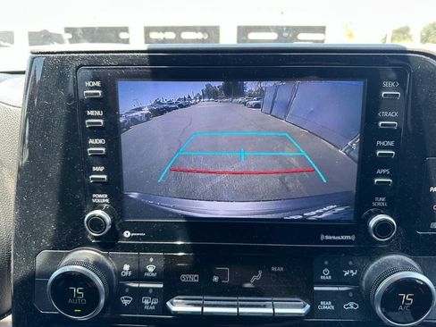 Used 2020 Toyota Highlander L AWD/4WD image 13