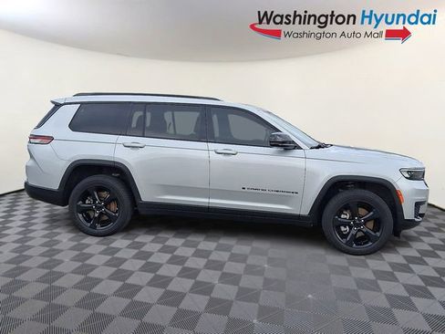 Used 2022 Jeep Grand Cherokee L Laredo image 7