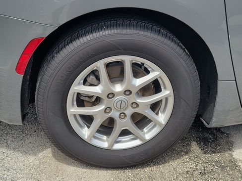 Used 2025 Chrysler Pacifica Select FWD image 5