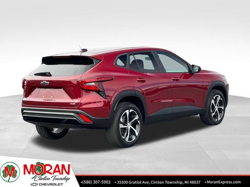 Certified 2024 Chevrolet Trax RS w/ Driver Confidence Package FWD image 5