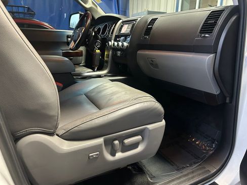 Used 2016 Toyota Sequoia Platinum image 27