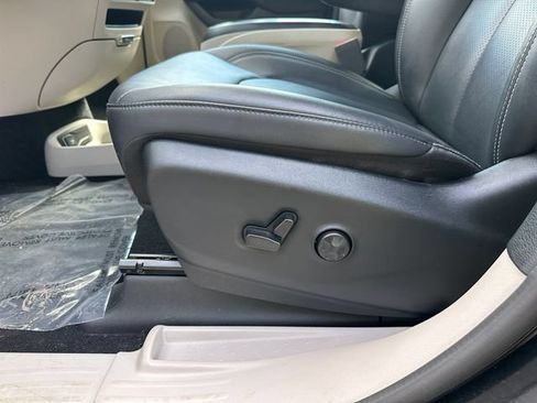 Used 2024 Chrysler Pacifica Limited FWD image 21
