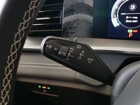 New 2026 Volkswagen Tiguan SE image 26