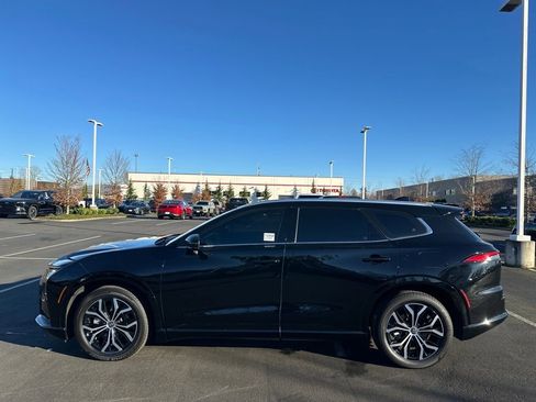 Used 2025 Toyota Crown Signia XLE image 6