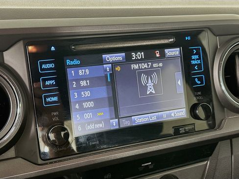 Used 2017 Toyota Tacoma TRD Off-Road image 19