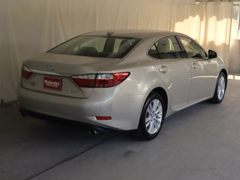 Used 2013 Lexus ES 350 w/ Luxury Pkg FWD image 7