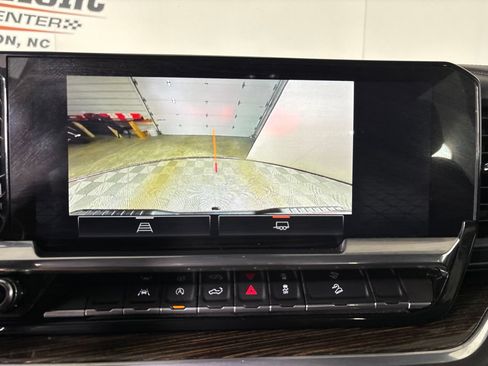 Used 2022 GMC Sierra 1500 SLE AWD/4WD image 18