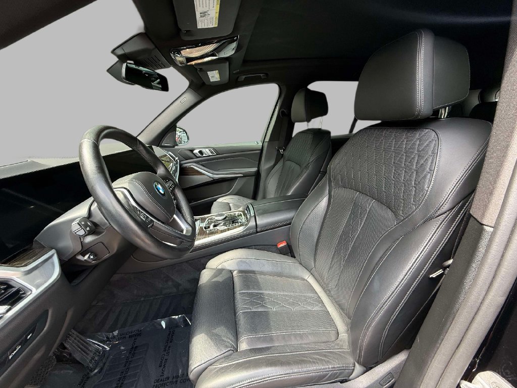 Used 2025 BMW X5 xDrive50e AWD/4WD image 2