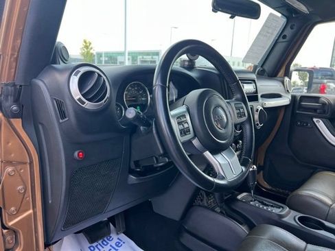 Used 2011 Jeep Wrangler Sahara w/ Connectivity Group AWD/4WD image 9