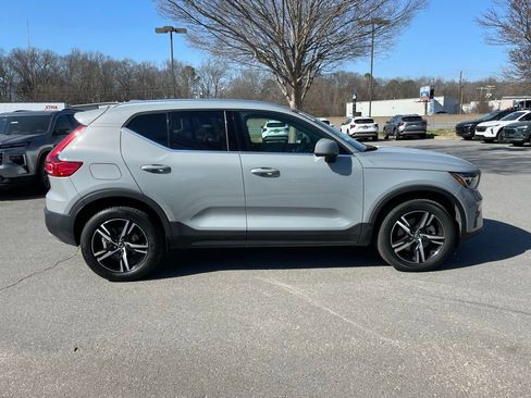 Used 2025 Volvo XC40 B5 Core image 8