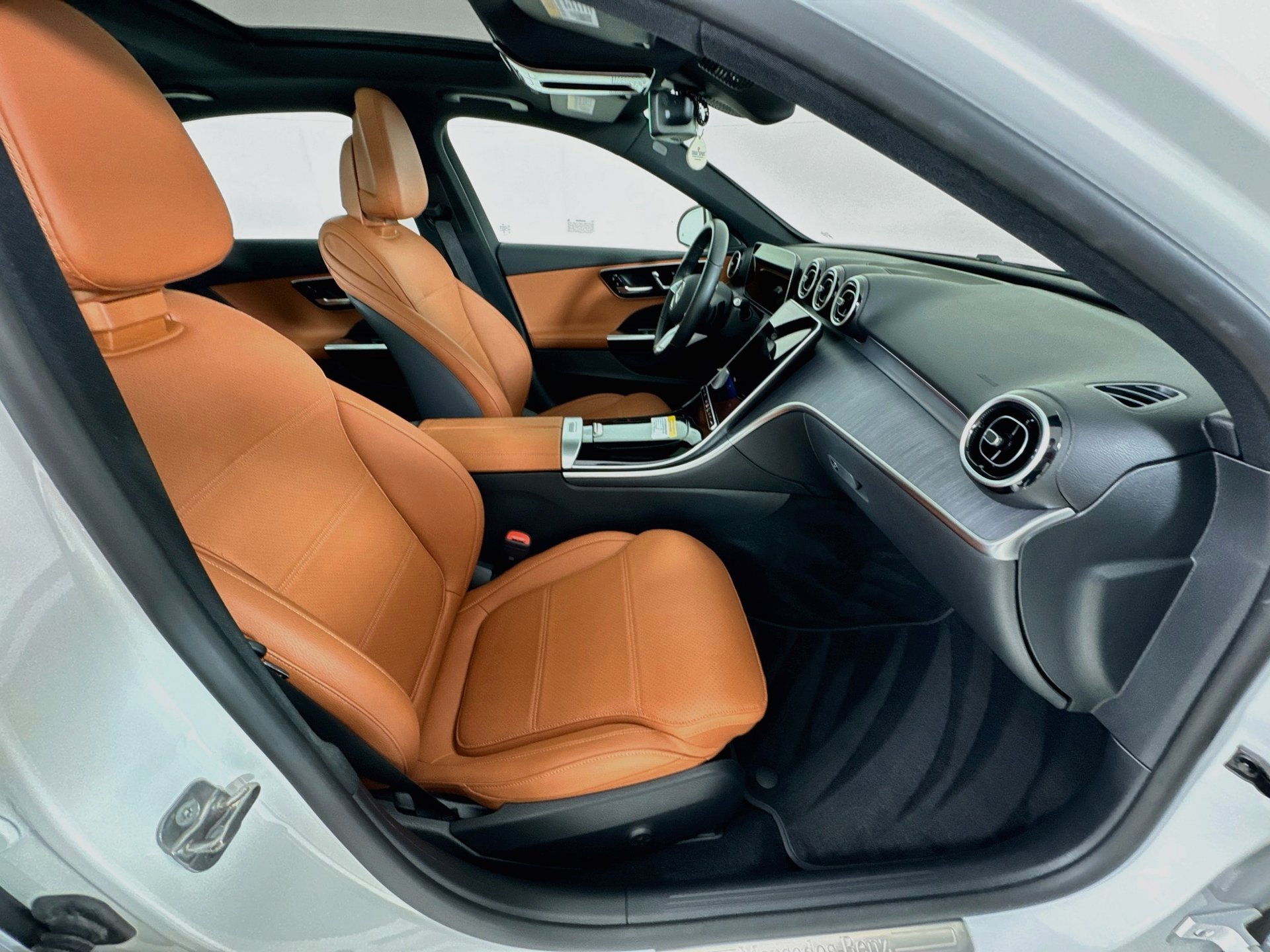 Used 2025 Mercedes-Benz C 300 Sedan image 30