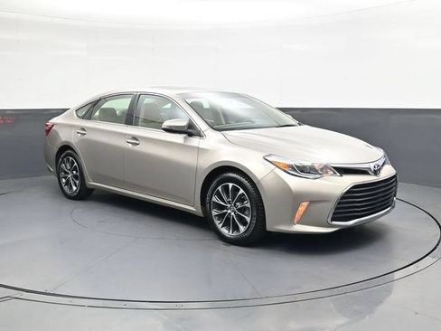 Used 2016 Toyota Avalon XLE Premium FWD image 2