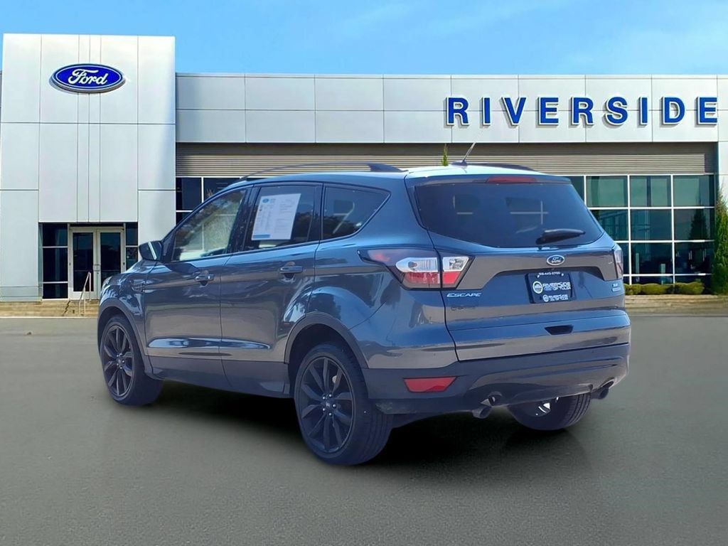 Used 2017 Ford Escape SE w/ Equipment Group 201A FWD image 5