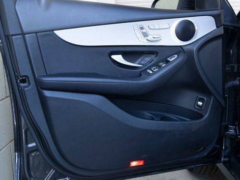 Used 2021 Mercedes-Benz GLC 300 image 11