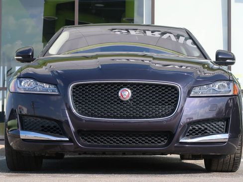 Used 2017 Jaguar XF Prestige image 3