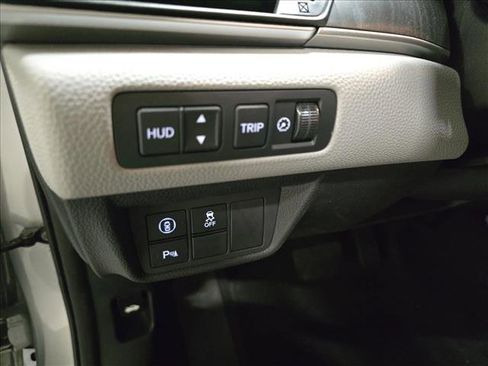 Used 2018 Honda Accord Touring image 27