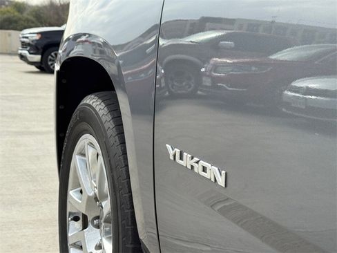 Used 2018 GMC Yukon SLE w/ SLE Value Package image 5