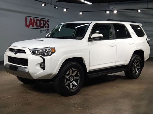 Used 2024 Toyota 4Runner TRD Off-Road image 3