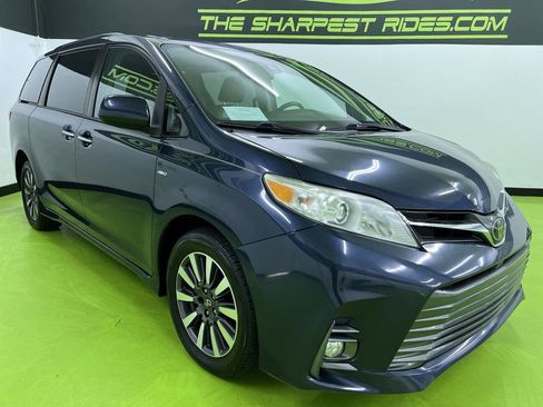 Used 2018 Toyota Sienna XLE AWD/4WD image 2