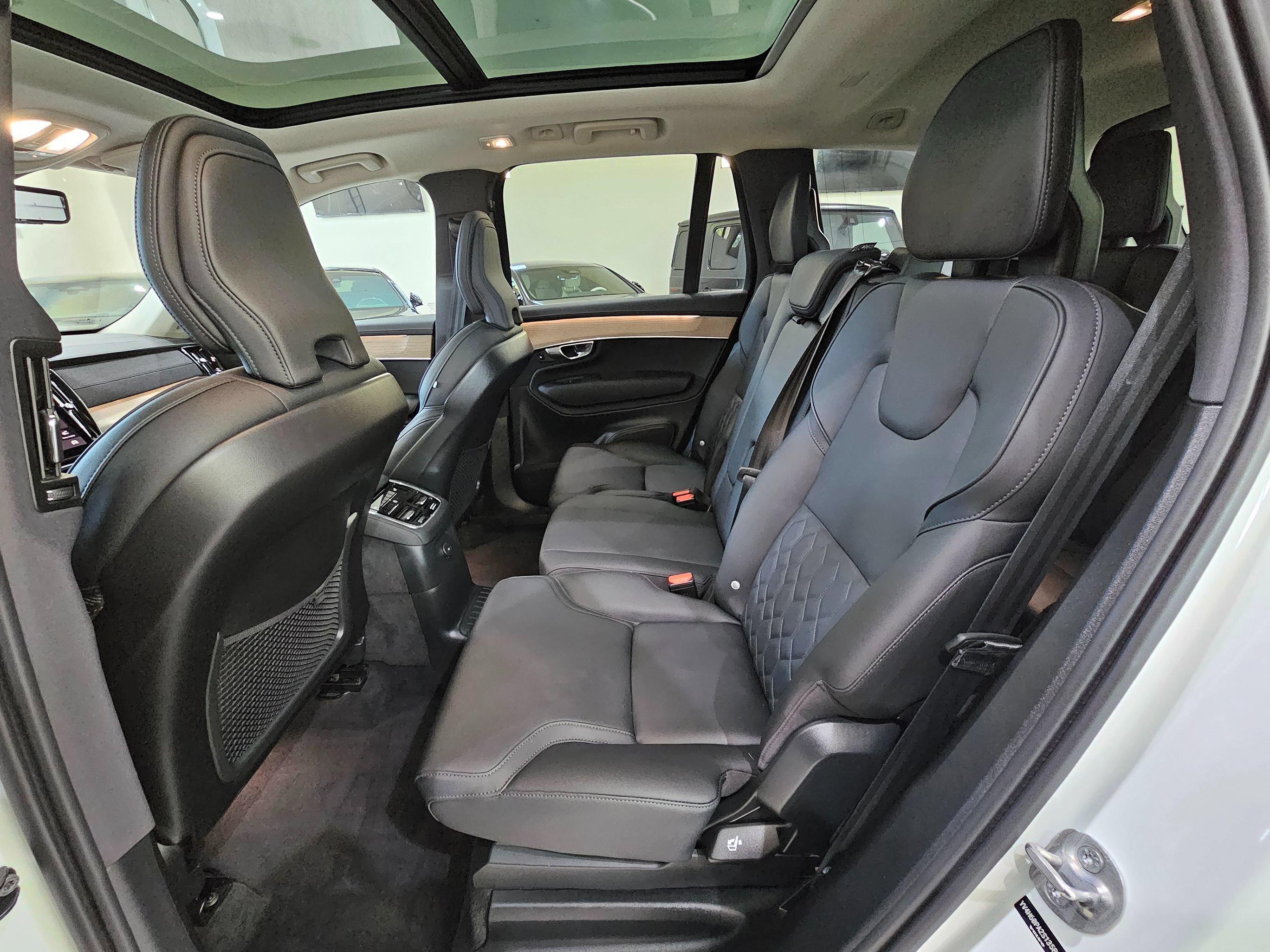 Used 2025 Volvo XC90 T8 Core w/ Climate Package AWD/4WD image 21